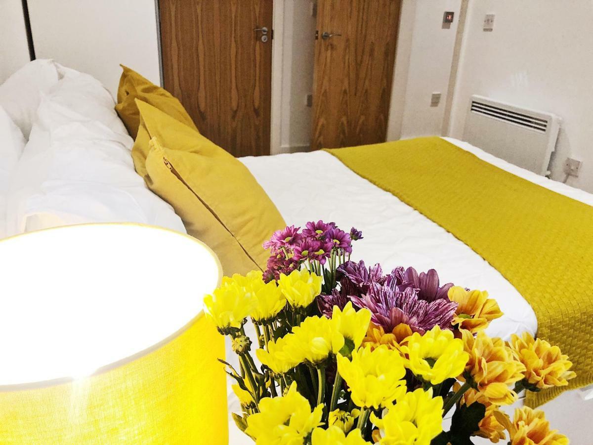 Ekhaya three Apartment Manchester Bagian luar foto